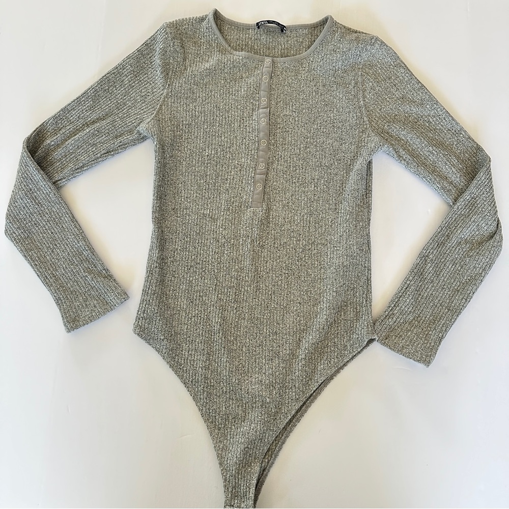 Zara Bodysuit Ribbed Snap button front L Grey